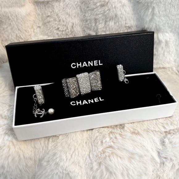 Chanel Crystal Bow Bracelet - Picture 2 of 7